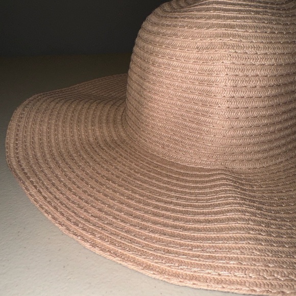 Stylin' Straw Floppy Hat - Picture 4 of 4